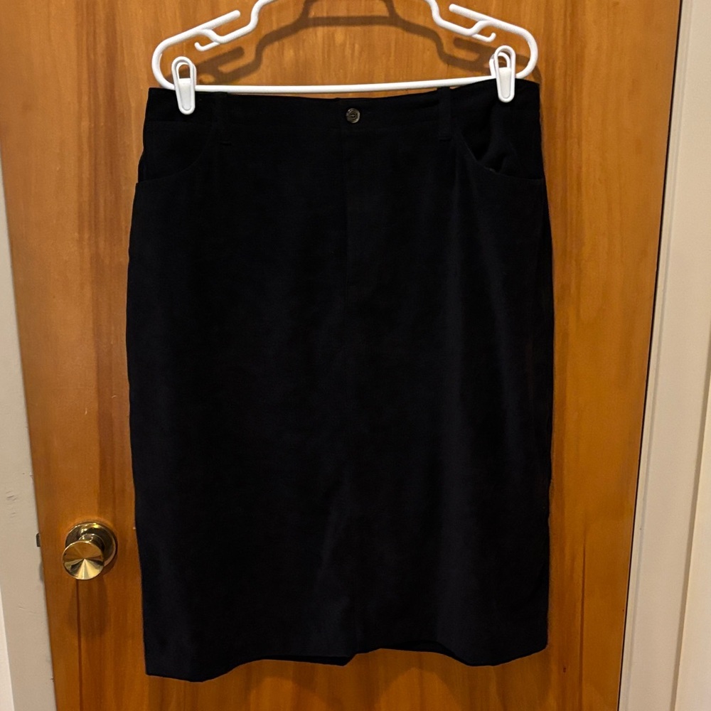 Liz Claiborne Classic Black Faux Suede Skirt